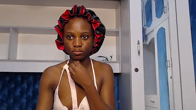 Snapshot of YoungDiva69 chatting on October 28, 2:04 am YoungDiva69 online show from October 28, 2:04 am