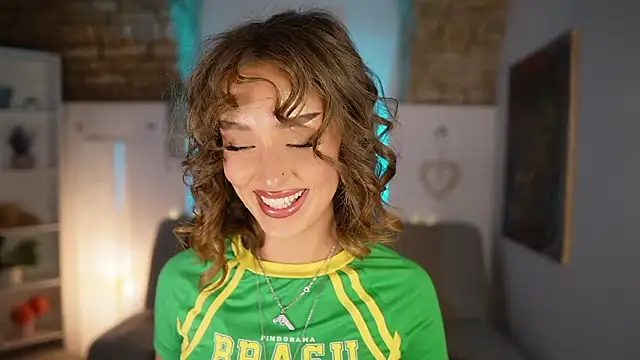 Clara Nia online show from February 5, 7:31 pm