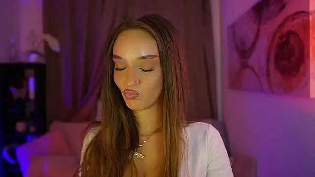 Clara Nia online show from September 14, 6:40 pm