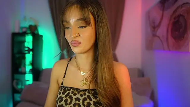 Clara Nia online show from October 8, 6:16 pm