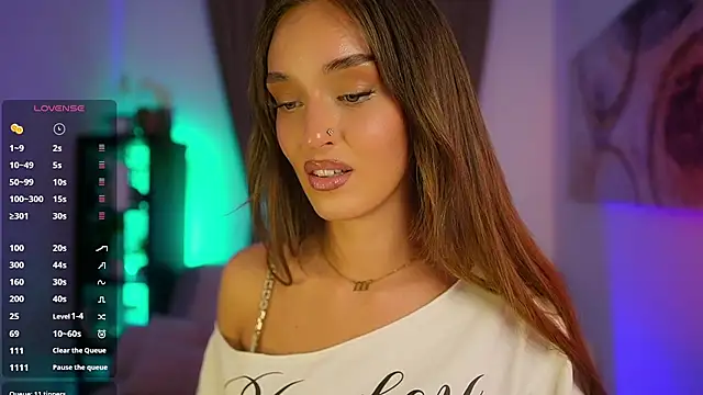 Clara Nia online show from October 15, 7:03 pm