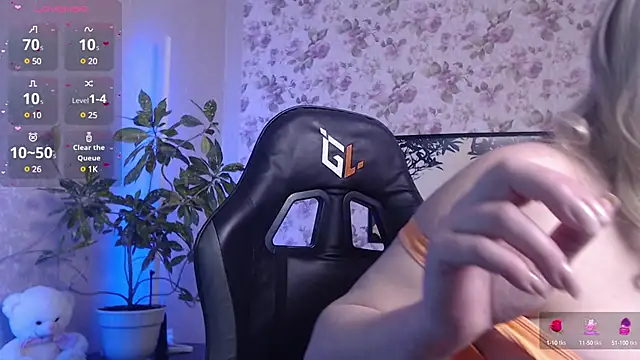 AliciaBlondes online show from February 17, 7:47 am