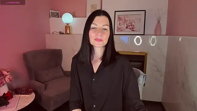 Snapshot of MonicaCheerful chatting on February 5, 3:31 pm MonicaCheerful online show from February 5, 3:31 pm