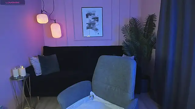 Snapshot of MonicaCheerful chatting on February 16, 6:10 am MonicaCheerful online show from February 16, 6:10 am