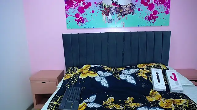 CamiilaReyes online show from September 24, 1:14 pm