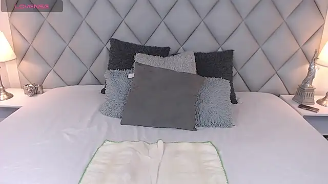 LalyCastro online show from February 18, 7:30 pm