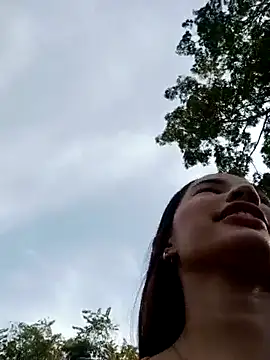 Snapshot of -Nicol chatting on February 20, 1:30 pm -Nicol online show from February 20, 1:30 pm