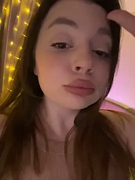 DearAlise online show from March 19, 8:32 pm