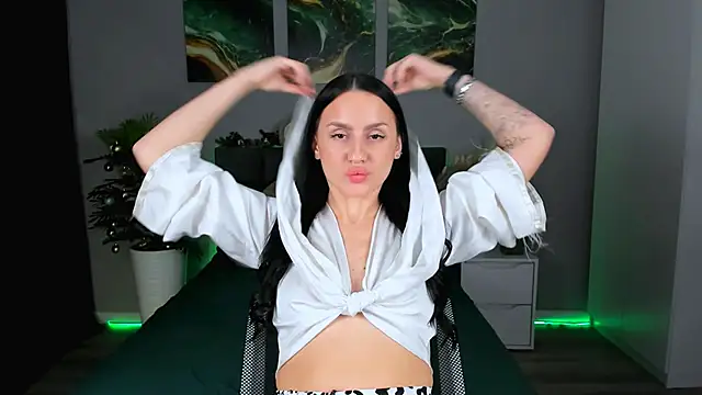 EmiliaBeynard online show from February 3, 7:31 pm