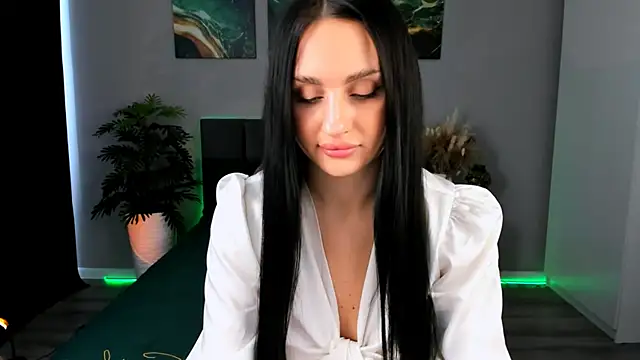 EmiliaBeynard online show from February 8, 9:46 am