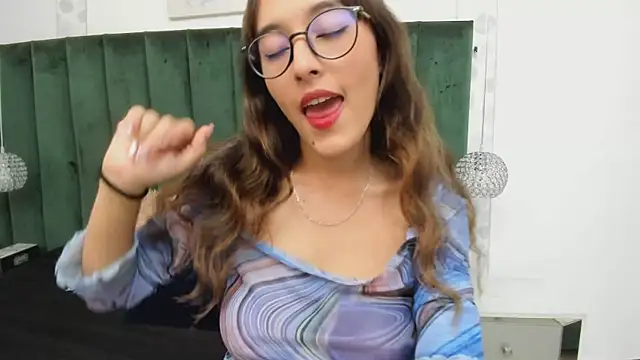 Snapshot of MelodyWinx chatting on February 3, 8:13 pm MelodyWinx online show from February 3, 8:13 pm