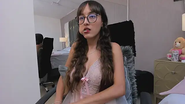 Snapshot of MelodyWinx chatting on March 18, 9:21 pm MelodyWinx online show from March 18, 9:21 pm