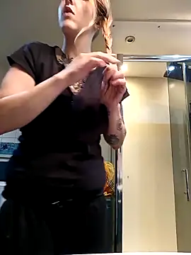 Snapshot of Astrid-Gilbert chatting on February 19, 7:50 am Astrid-Gilbert online show from February 19, 7:50 am