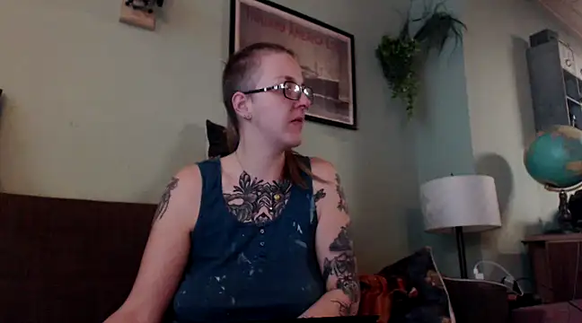 Snapshot of Astrid-Gilbert chatting on March 2, 5:58 pm Astrid-Gilbert online show from March 2, 5:58 pm