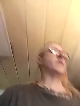 Snapshot of Astrid-Gilbert chatting on October 29, 7:54 am Astrid-Gilbert online show from October 29, 7:54 am