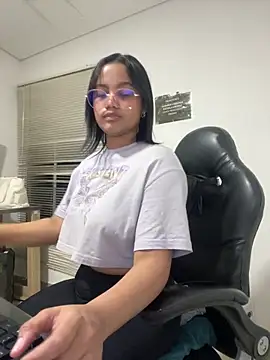 Snapshot of my_cam chatting on February 12, 1:52 am my cam online show from February 12, 1:52 am