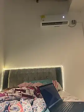 Snapshot of my_cam chatting on February 13, 4:00 am my cam online show from February 13, 4:00 am