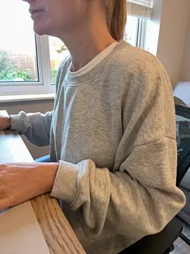 Phoebe Lily online show from October 22, 7:52 am