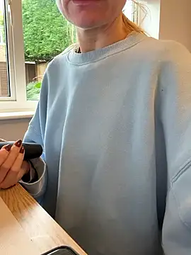 Phoebe Lily online show from November 18, 10:52 am