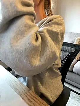 Phoebe Lily online show from December 16, 10:53 am