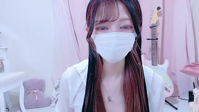 Snapshot of Megu-mimi chatting on October 11, 8:57 am Megu-mimi online show from October 11, 8:57 am