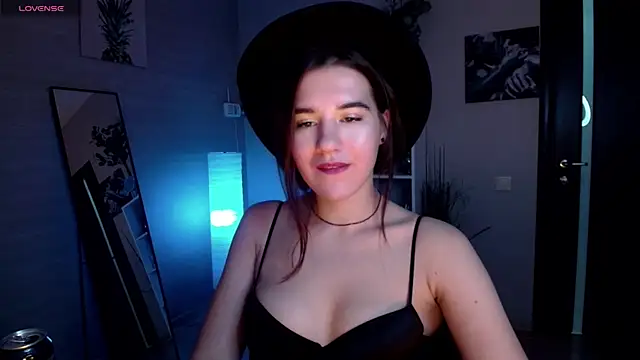 Snapshot of Sweetie_Catt chatting on February 19, 11:49 am Sweetie Catt online show from February 19, 11:49 am