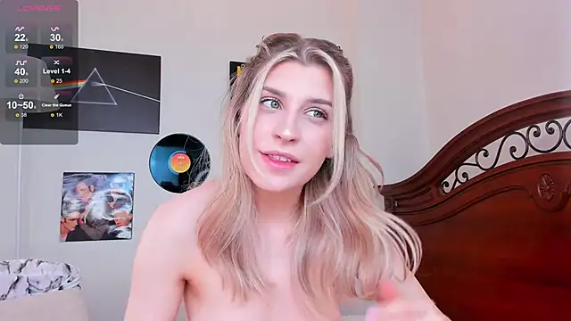 Snapshot of heartseduction chatting on October 5, 7:39 am heartseduction online show from October 5, 7:39 am