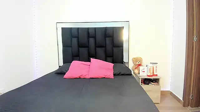 victoriacolin online show from February 26, 12:03 pm