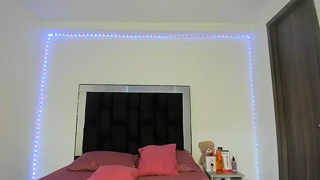 victoriacolin online show from March 7, 9:38 pm