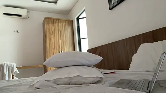 valure lera online show from October 3, 1:35 am