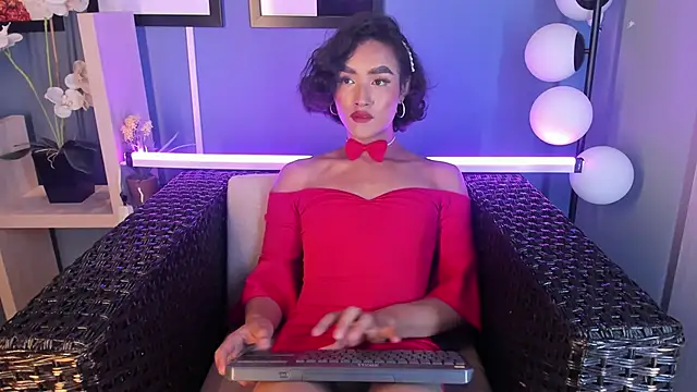 Snapshot of AliDiaz_ chatting on February 3, 7:42 pm AliDiaz online show from February 3, 7:42 pm