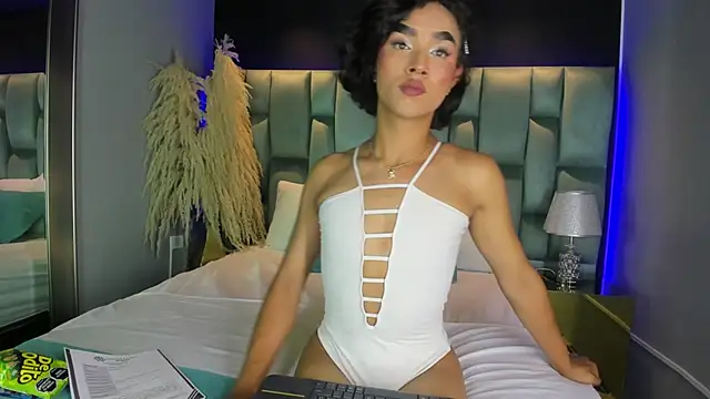 Snapshot of AliDiaz_ chatting on February 5, 7:42 pm AliDiaz online show from February 5, 7:42 pm