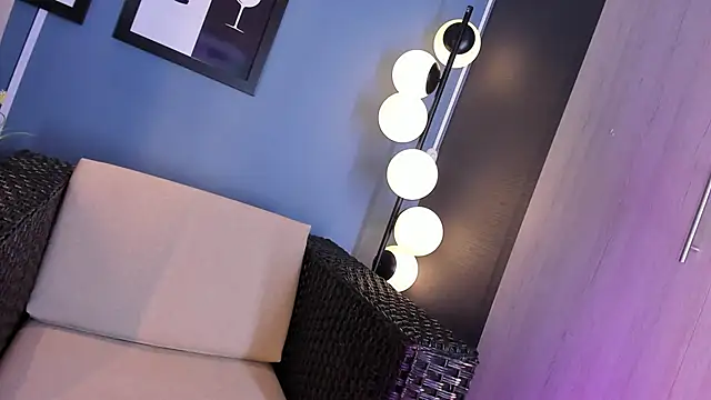 Snapshot of AliDiaz_ chatting on February 17, 7:53 pm AliDiaz online show from February 17, 7:53 pm