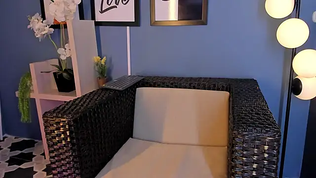 Snapshot of AliDiaz_ chatting on February 21, 1:55 am AliDiaz online show from February 21, 1:55 am