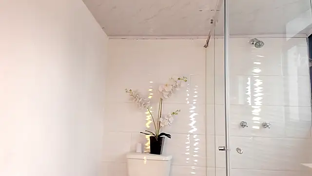 Snapshot of AliDiaz_ chatting on March 1, 6:54 pm AliDiaz online show from March 1, 6:54 pm