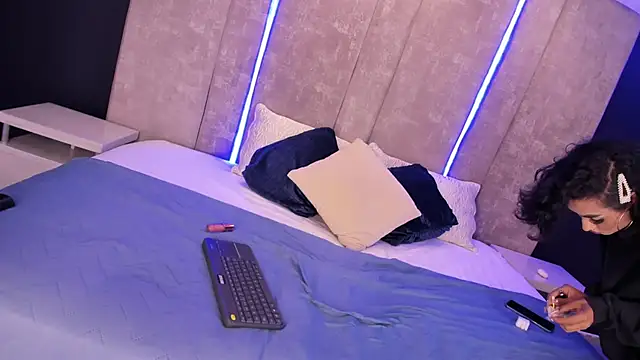 Snapshot of AliDiaz_ chatting on March 18, 12:05 am AliDiaz online show from March 18, 12:05 am