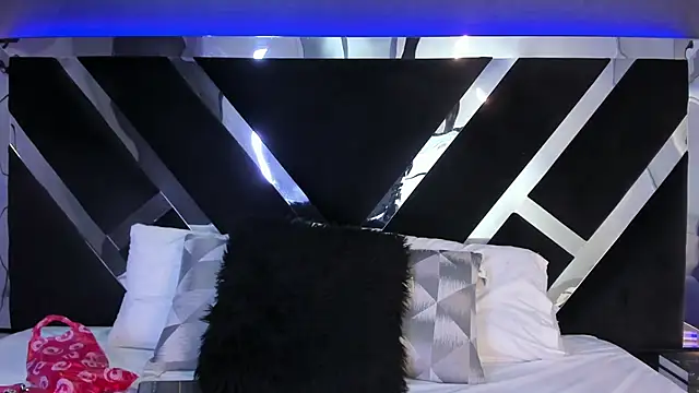 Snapshot of AliDiaz_ chatting on September 9, 11:32 am AliDiaz online show from September 9, 11:32 am