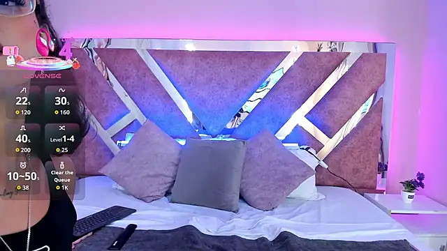 Snapshot of AliDiaz_ chatting on October 17, 7:38 pm AliDiaz online show from October 17, 7:38 pm