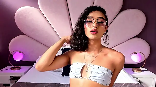 Snapshot of AliDiaz_ chatting on November 7, 8:31 pm AliDiaz online show from November 7, 8:31 pm