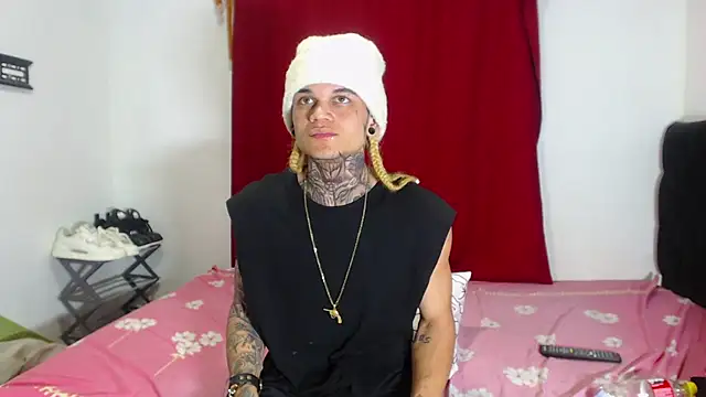 Snapshot of hot_man05 chatting on January 30, 8:11 am hot man05 online show from January 30, 8:11 am