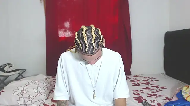 Snapshot of hot_man05 chatting on February 1, 7:44 pm hot man05 online show from February 1, 7:44 pm