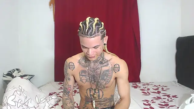 Snapshot of hot_man05 chatting on February 2, 2:06 am hot man05 online show from February 2, 2:06 am