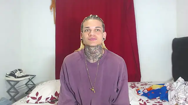 Snapshot of hot_man05 chatting on February 3, 10:03 am hot man05 online show from February 3, 10:03 am