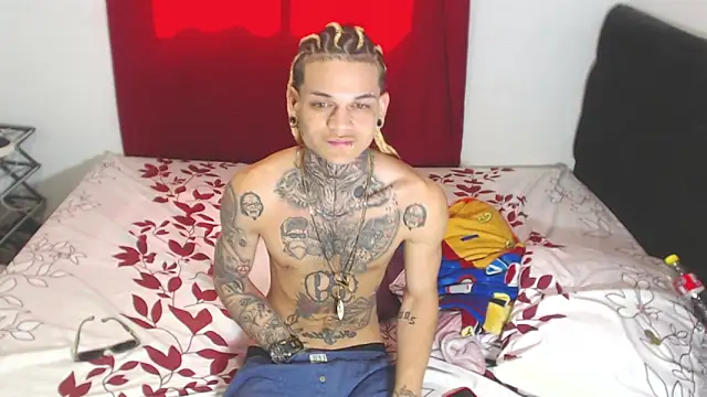 Snapshot of hot_man05 chatting on February 3, 6:17 pm hot man05 online show from February 3, 6:17 pm