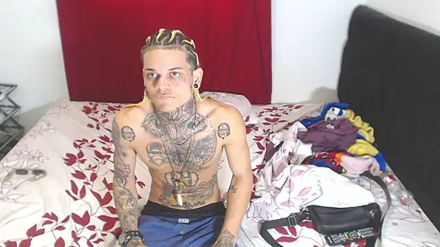 Snapshot of hot_man05 chatting on February 3, 9:18 pm hot man05 online show from February 3, 9:18 pm