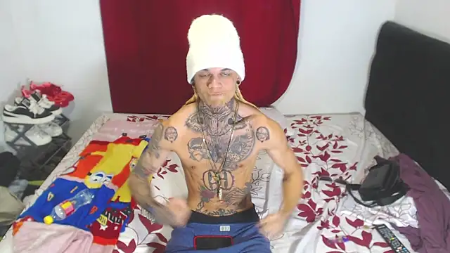 Snapshot of hot_man05 chatting on February 4, 9:28 am hot man05 online show from February 4, 9:28 am