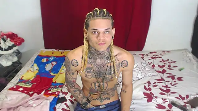 Snapshot of hot_man05 chatting on February 5, 6:24 am hot man05 online show from February 5, 6:24 am