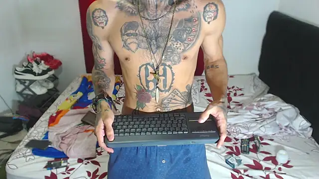 Snapshot of hot_man05 chatting on February 5, 3:42 pm hot man05 online show from February 5, 3:42 pm