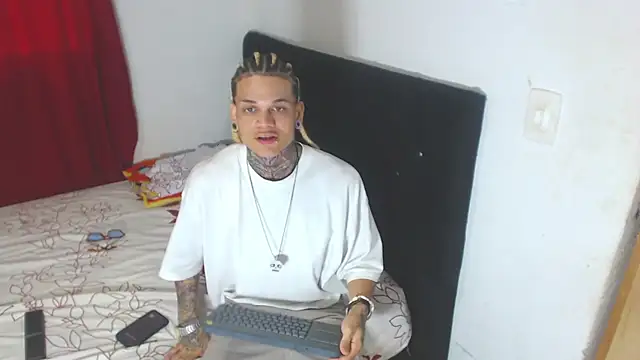 Snapshot of hot_man05 chatting on February 16, 3:16 pm hot man05 online show from February 16, 3:16 pm