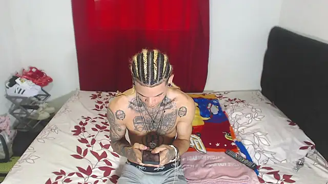 Snapshot of hot_man05 chatting on February 19, 4:22 pm hot man05 online show from February 19, 4:22 pm